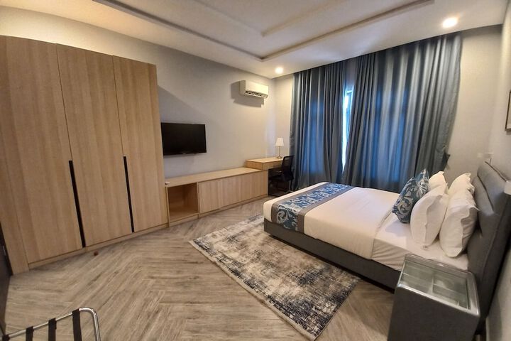 Room 10 of 39