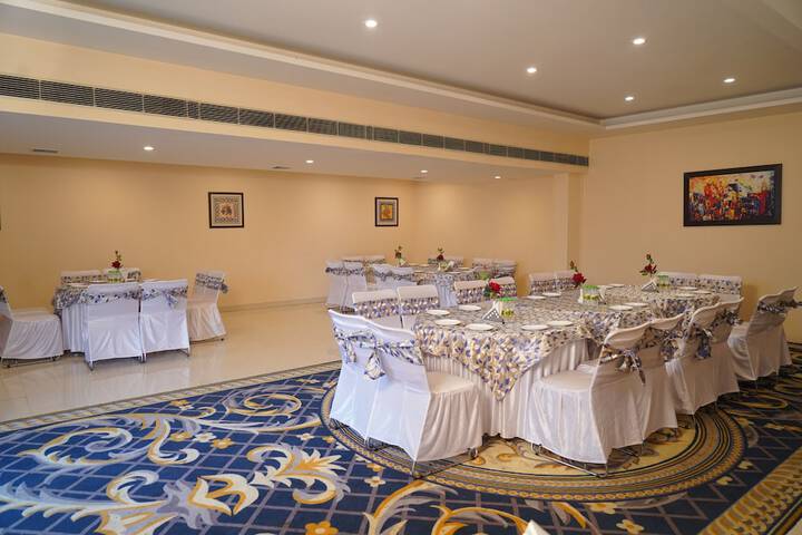 Ballroom/Hall 37 of 48