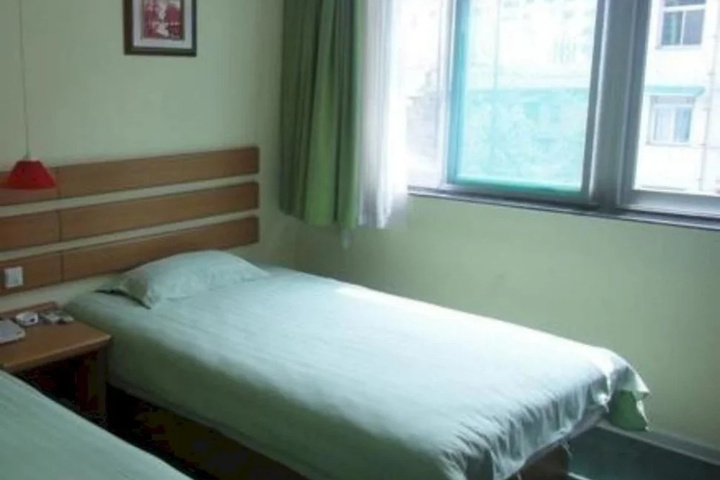 Room 6 of 17