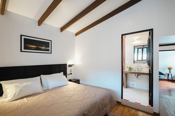 Room 80 of 176