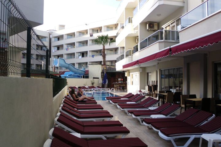 Hotel Pool