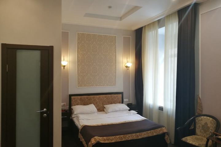 Room 3 of 42