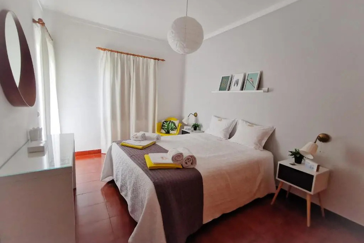 Room 2 of 16