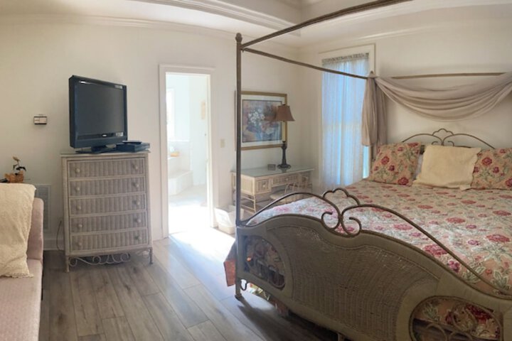 Room 22 of 37