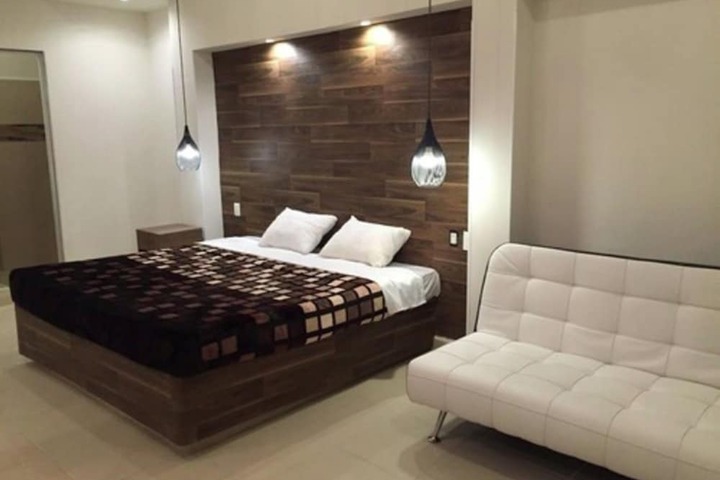 Room 8 of 32