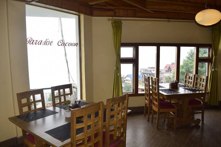 Dining 16 of 18