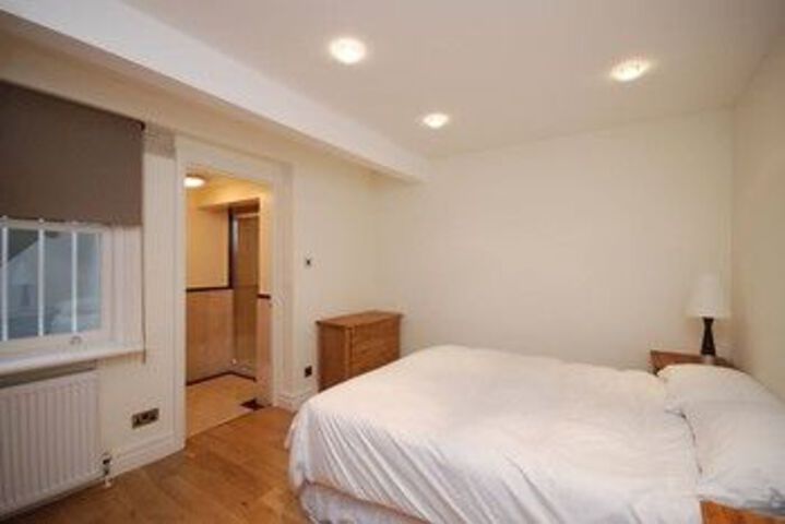 Room 9 of 23