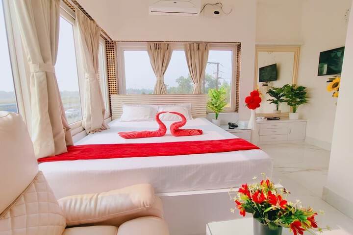 Room 4 of 18