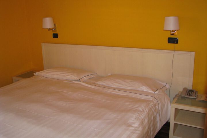 Room 15 of 48