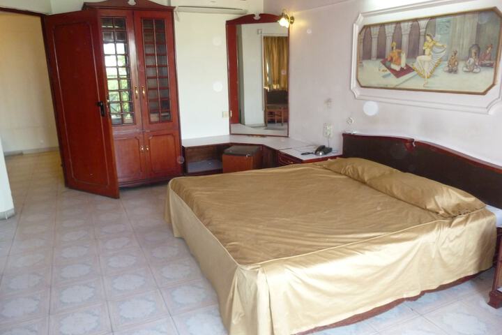Room 28 of 45