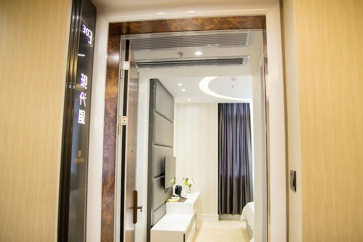 Room 5 of 11