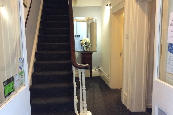 hotel_rooms