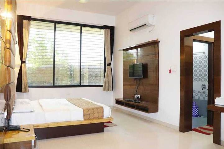 Room 7 of 11