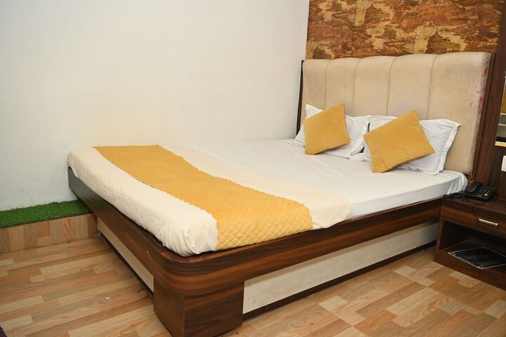 Room 4 of 10