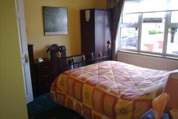 Room 16 of 28