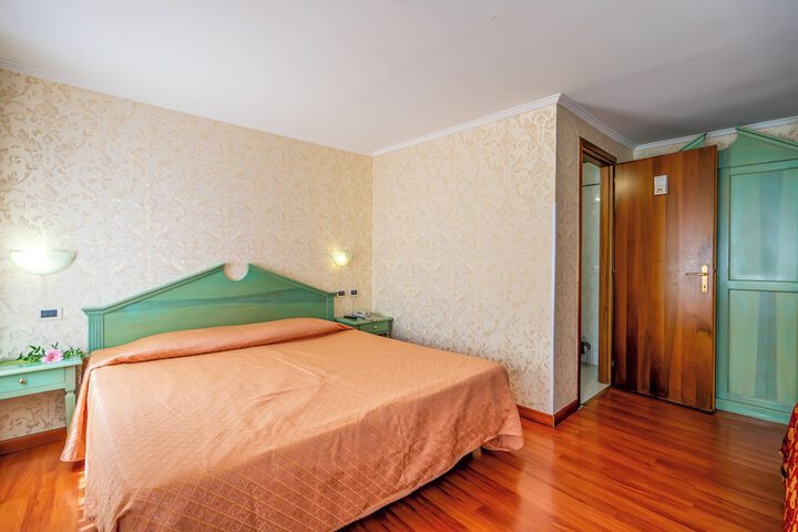 Room 36 of 73