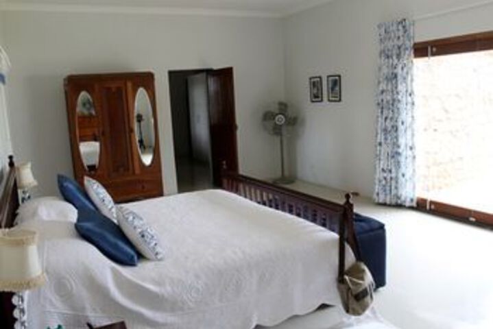 Room 5 of 10