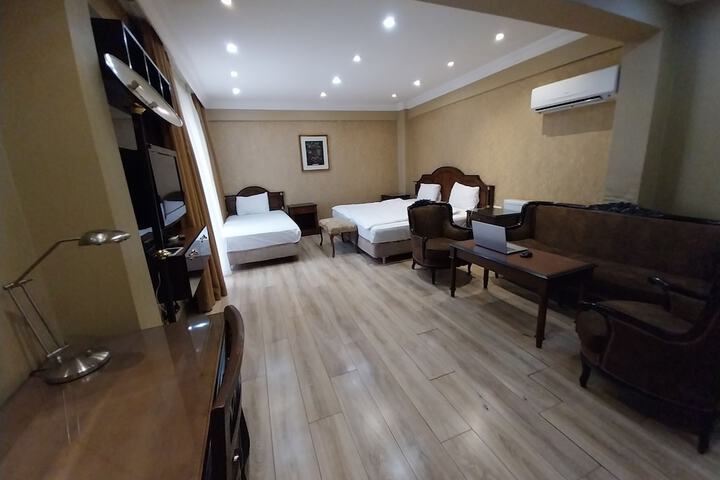 Room 6 of 26