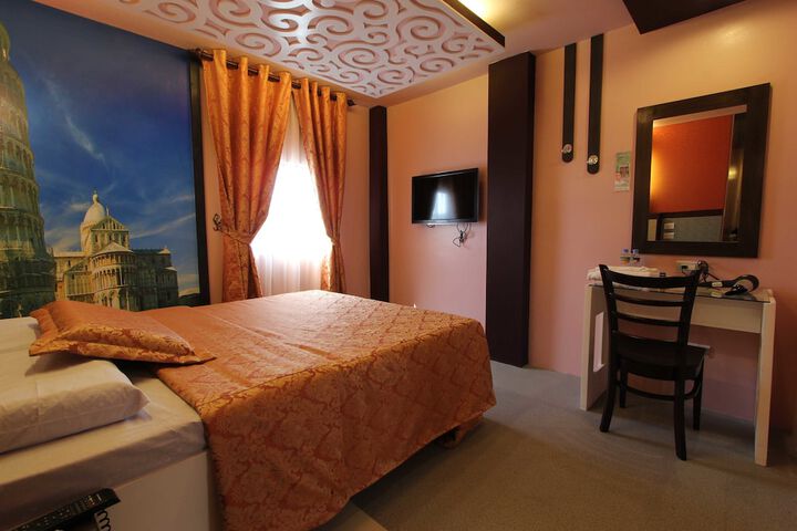 Room 28 of 40