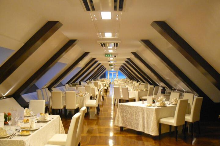 Dining 16 of 23