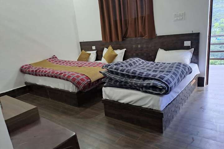 Room 4 of 13