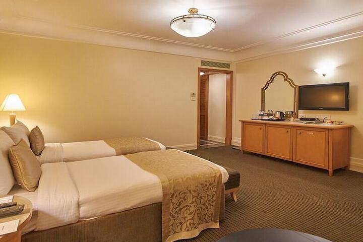 Room 13 of 65