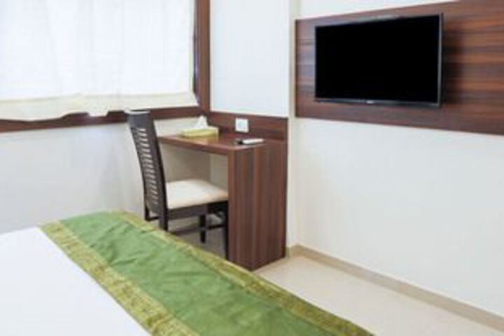 Room 18 of 37