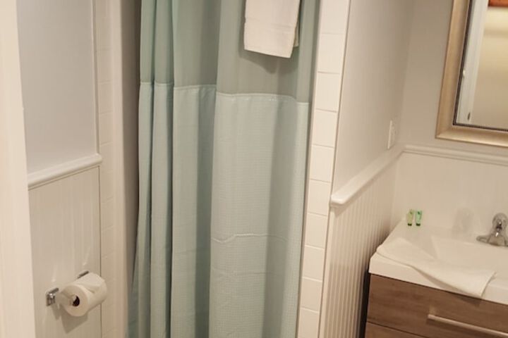 Room 33 of 50