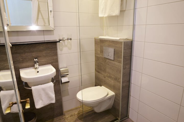 Room 20 of 39