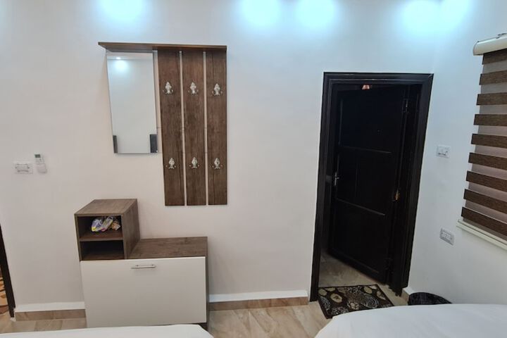 Room 9 of 14