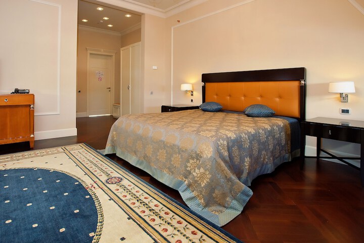 Room 26 of 166