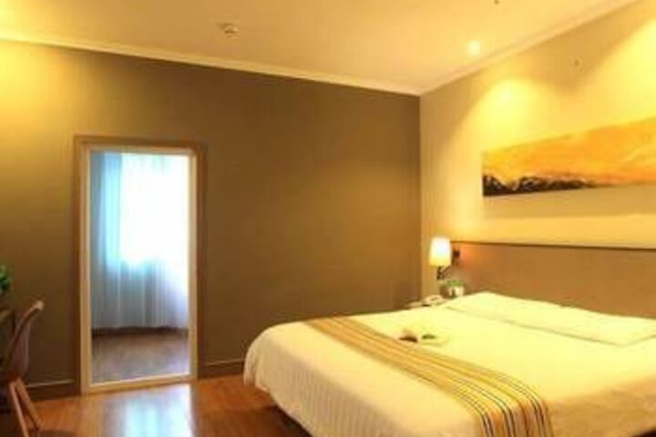 Room 27 of 32