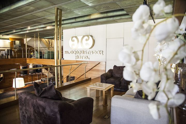 Entrance & Lobby
