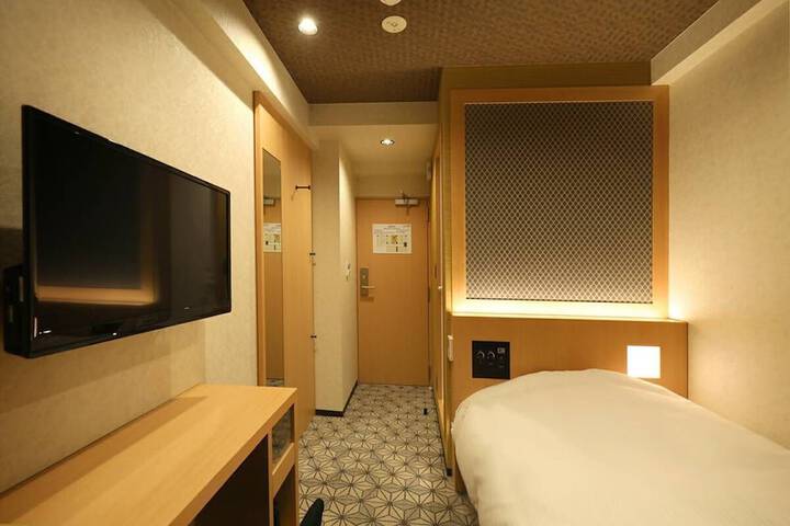 Room 9 of 38