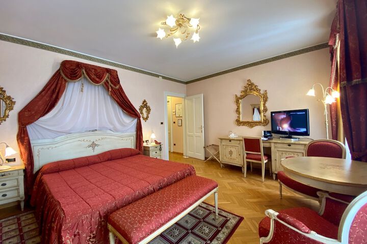 Room 32 of 161
