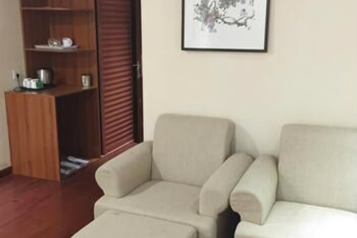 Room 8 of 8