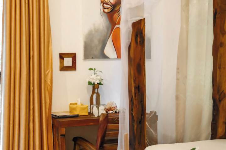 Room 32 of 293