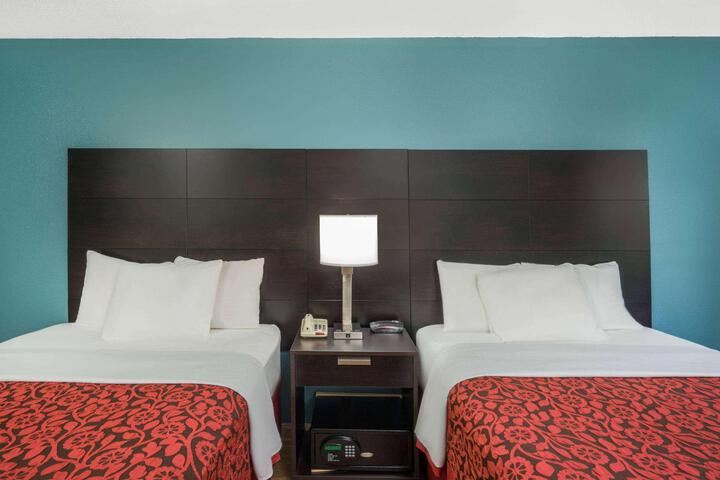 Standard Room, King or Two Doubles (2 of 6)