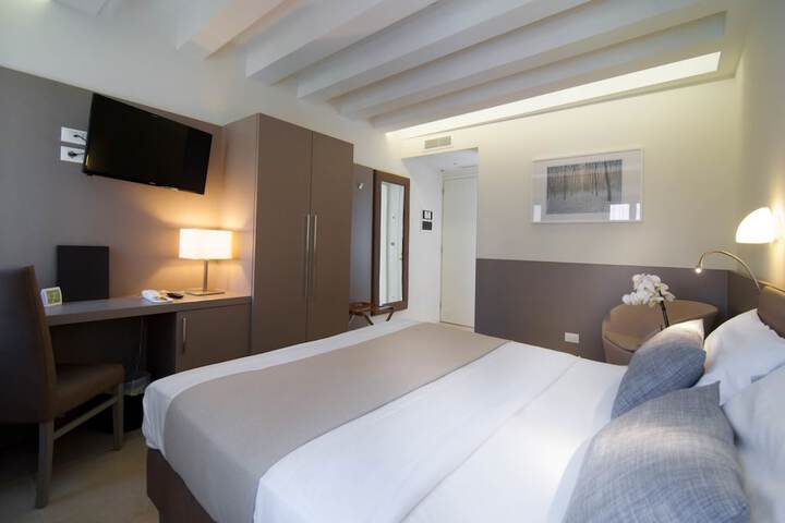 Room 21 of 51