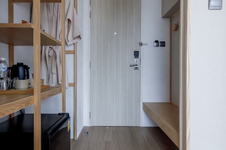 Room 13 of 40