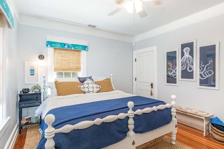 Room 2 of 34