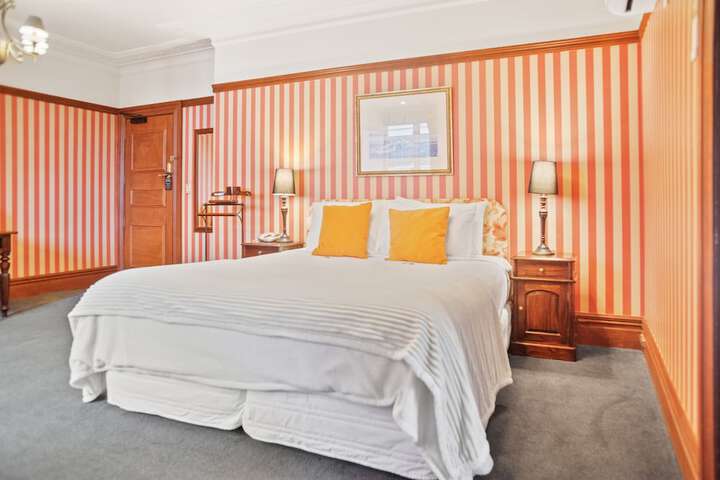 Room 4 of 24