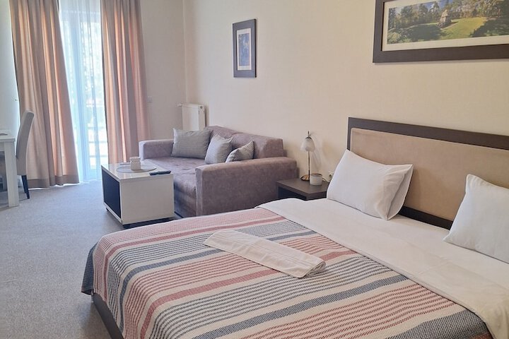 Room 7 of 32