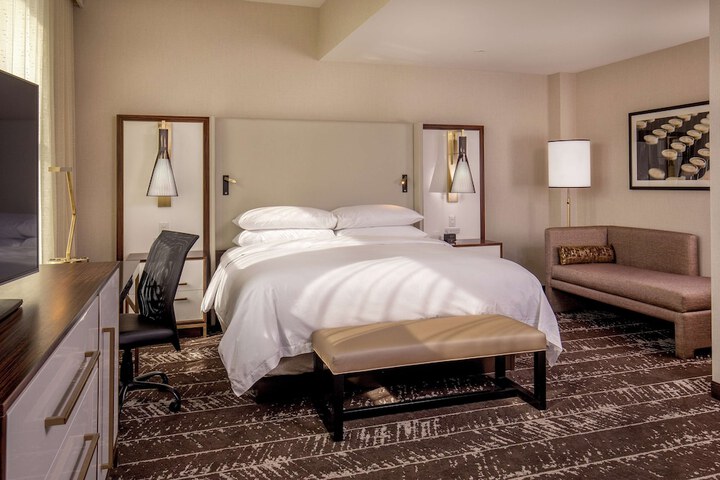 1 King Bed (8 of 14)