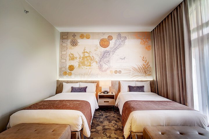 Room 14 of 102