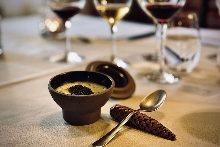 Dining 40 of 48
