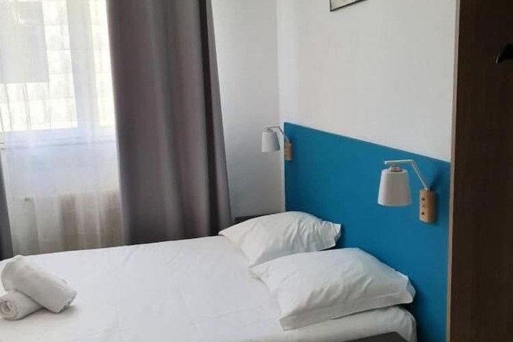 Room 16 of 38