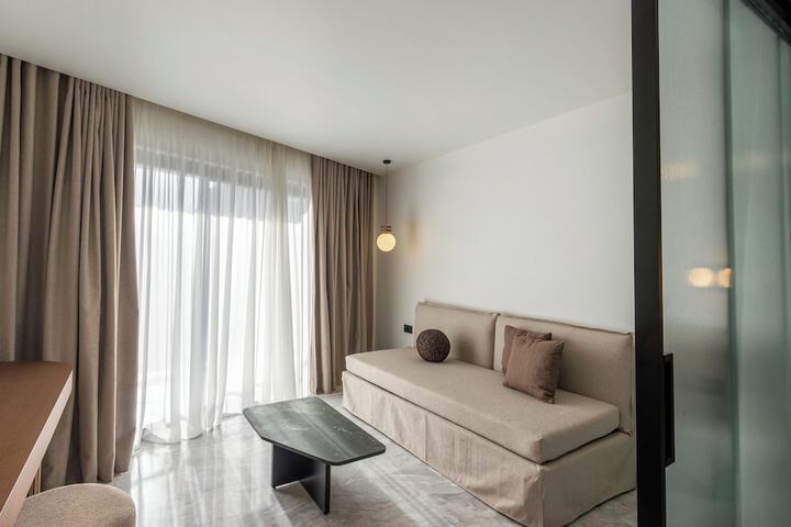 Room 30 of 47