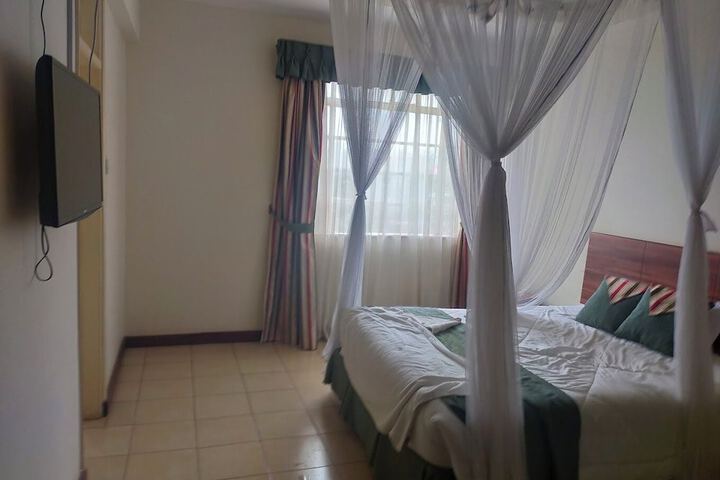 Room 3 of 32