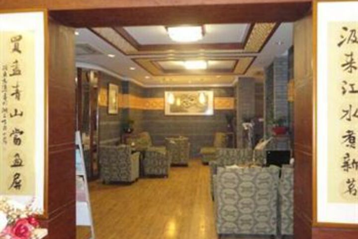 Lounge 10 of 15